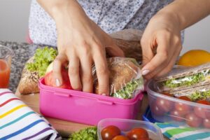 packing food for travel